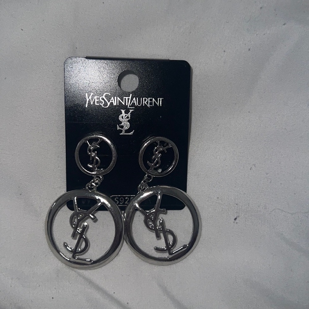 Earrings. - Picture 2 of 3